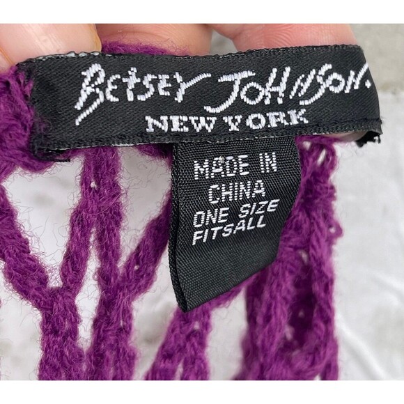 Vintage y2k Betsey Johnson
Purple Triangle Knit / Crochet Scarf / Shawl - Picture 4 of 6